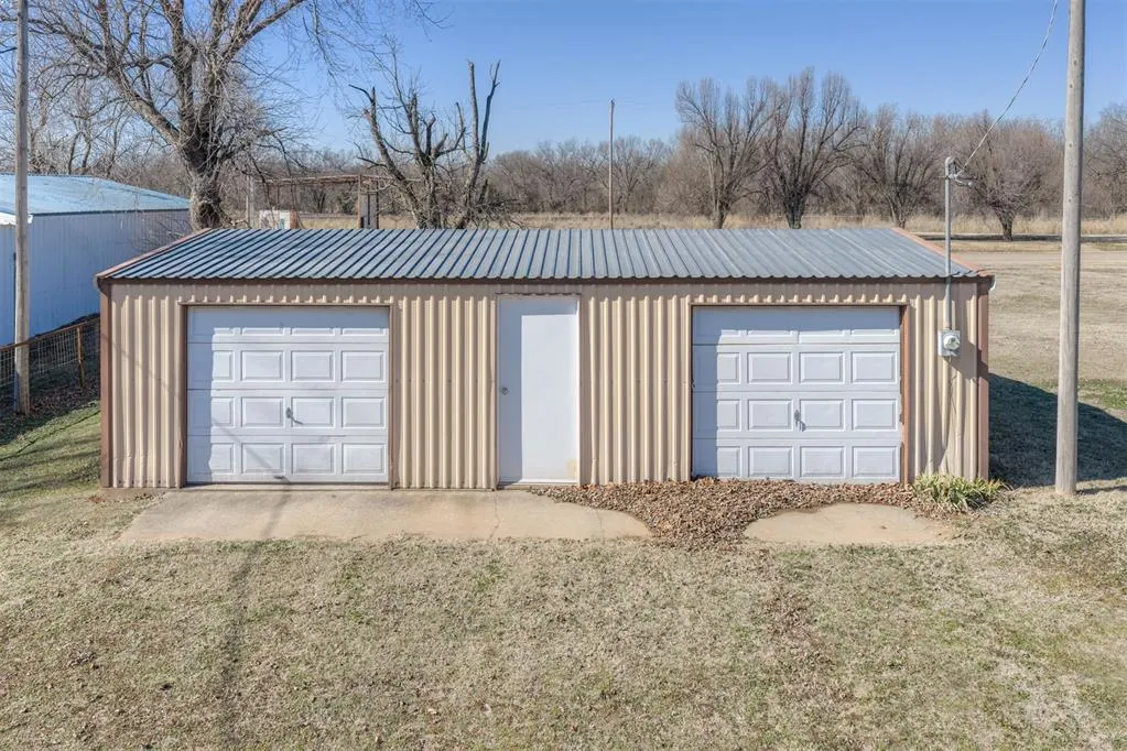 Photo 8 — 109 E Cummings Avenue, Mulhall, OK 73063