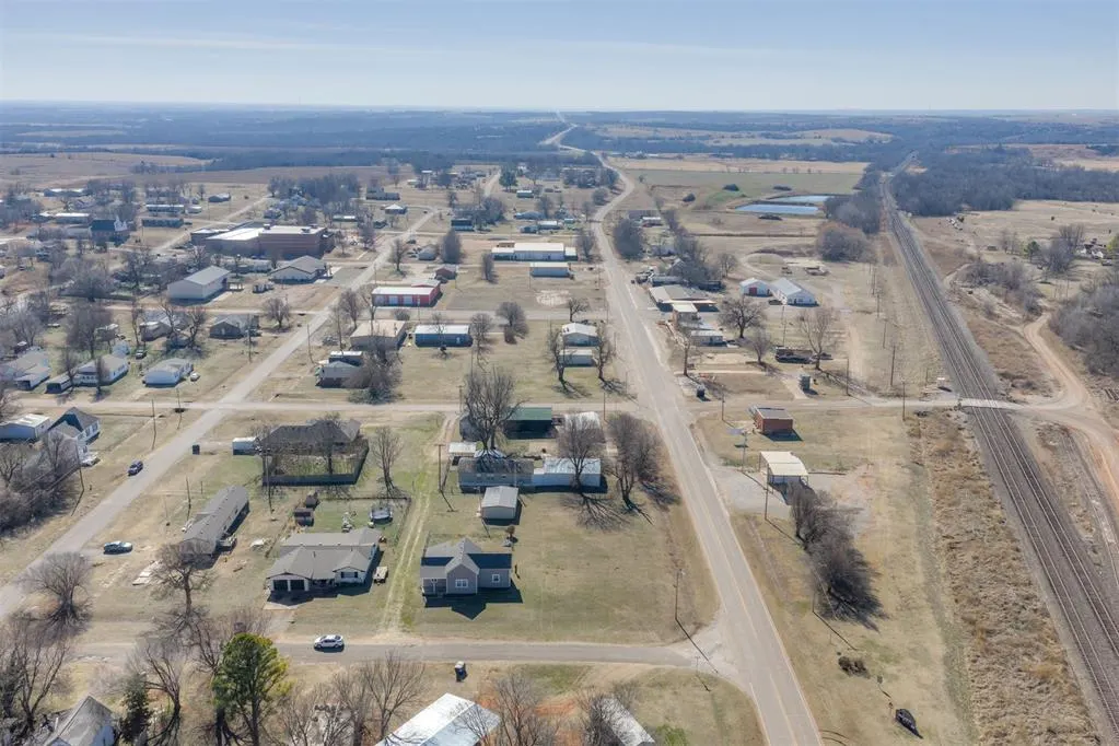 Photo 42 — 109 E Cummings Avenue, Mulhall, OK 73063