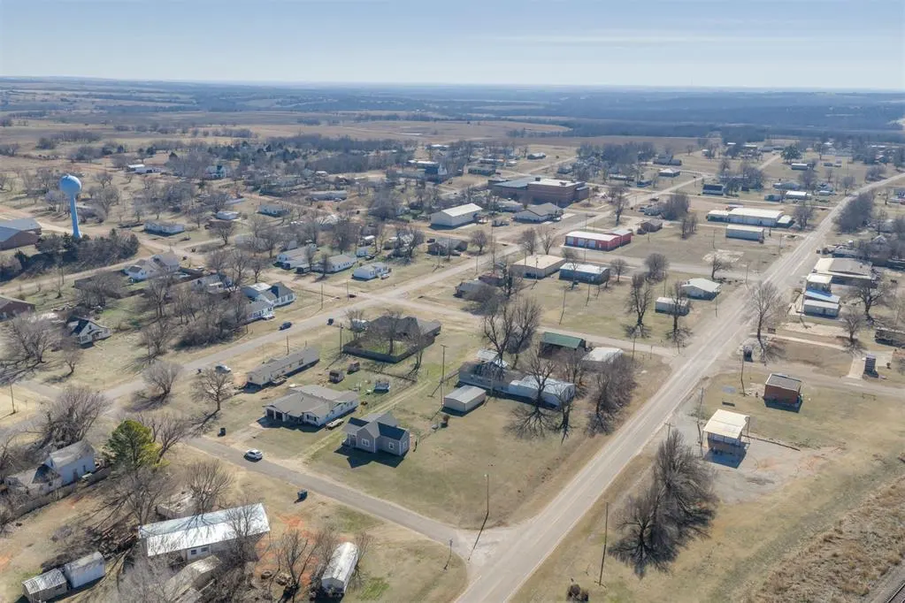Photo 43 — 109 E Cummings Avenue, Mulhall, OK 73063
