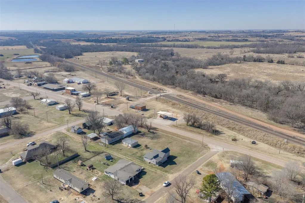 Photo 48 — 109 E Cummings Avenue, Mulhall, OK 73063