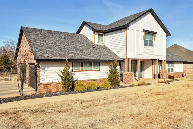 Photo 2 — 2839 Redwood Court, Newcastle, OK 73065