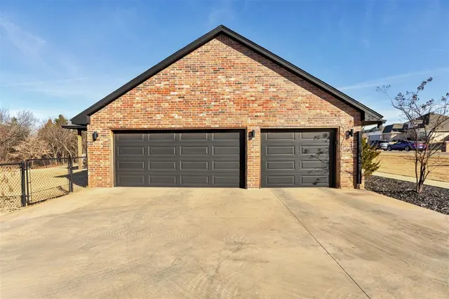 Photo 3 — 2839 Redwood Court, Newcastle, OK 73065