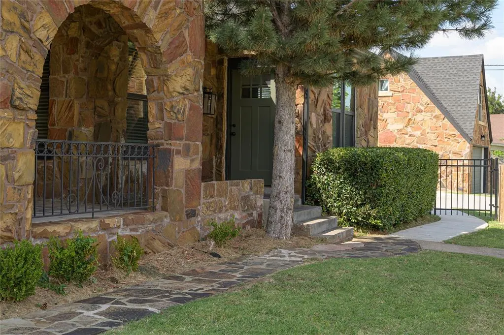 Photo 4 — 1129 NE 14 Street, Oklahoma City, OK 73117