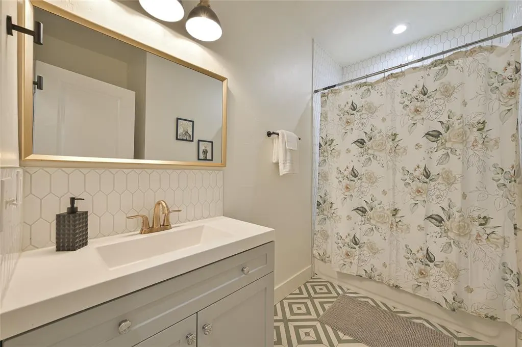 Photo 23 — 1129 NE 14 Street, Oklahoma City, OK 73117