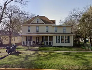 Sold home at 521 W Symmes Street