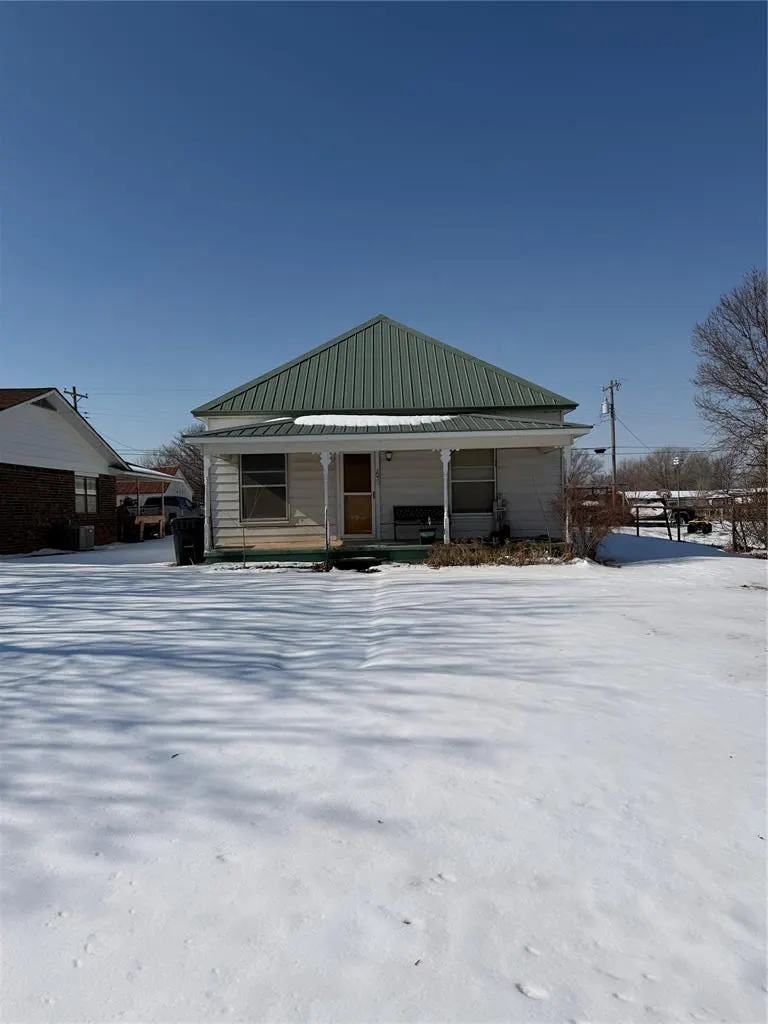 Front exterior — 205 N Maple Street, Seiling, OK 73663