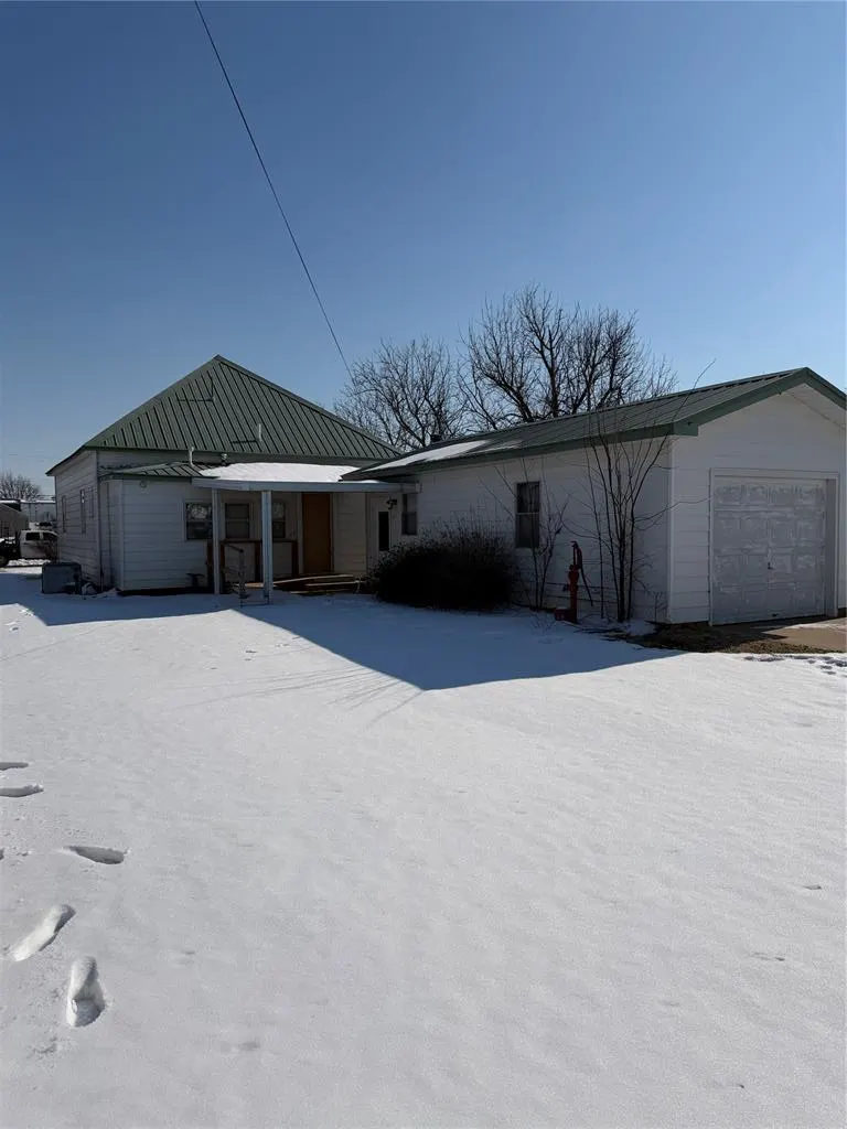 Photo 2 — 205 N Maple Street, Seiling, OK 73663
