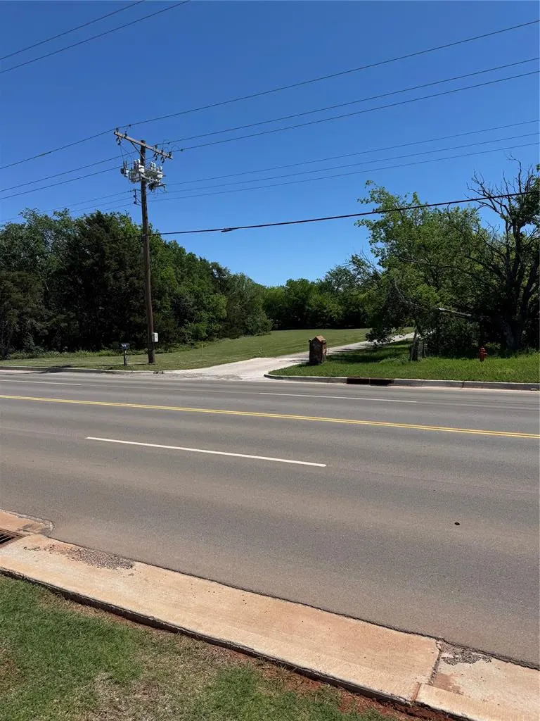 Photo 3 — 10560 N Kelley Avenue, Oklahoma City, OK 73131