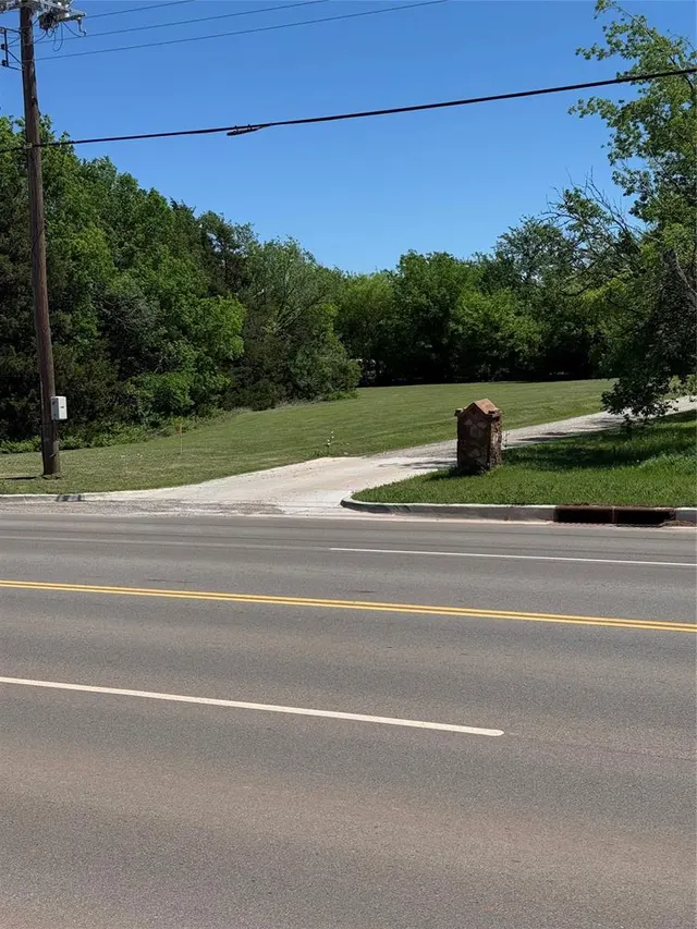 Photo 4 — 10560 N Kelley Avenue, Oklahoma City, OK 73131