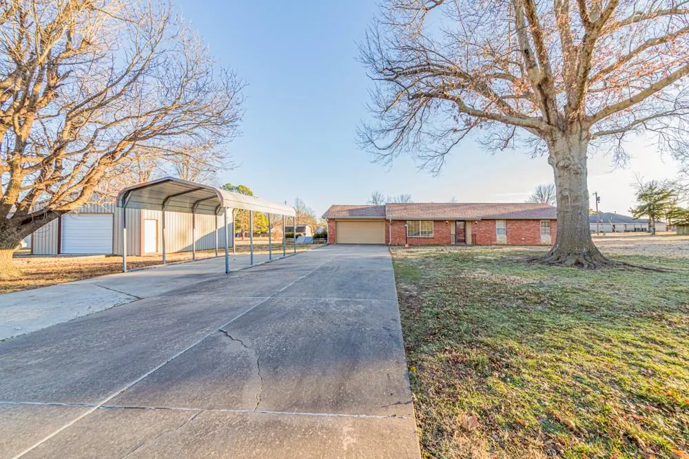 Photo 2 — 1211 E 13th Street, Cushing, OK 74023