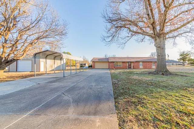 Photo 2 — 1211 E 13th Street, Cushing, OK 74023