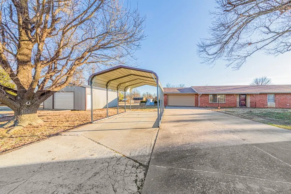 Photo 3 — 1211 E 13th Street, Cushing, OK 74023