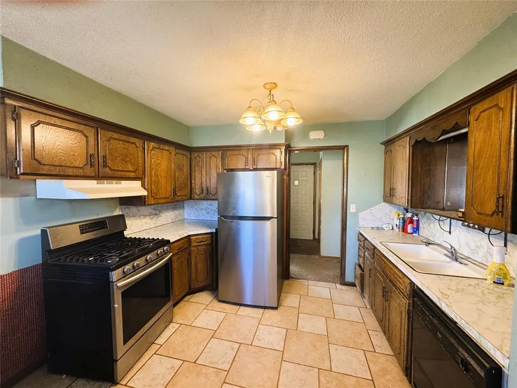 Photo 7 — 420 N Dawson Street, Meeker, OK 74855