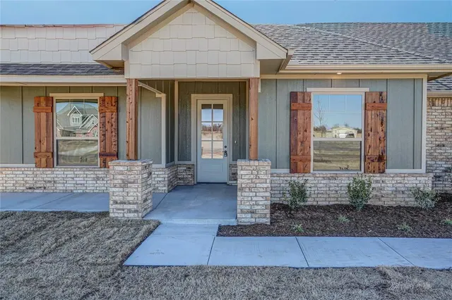 Photo 5 — 240 Meadowlark Lane, Blanchard, OK 73010