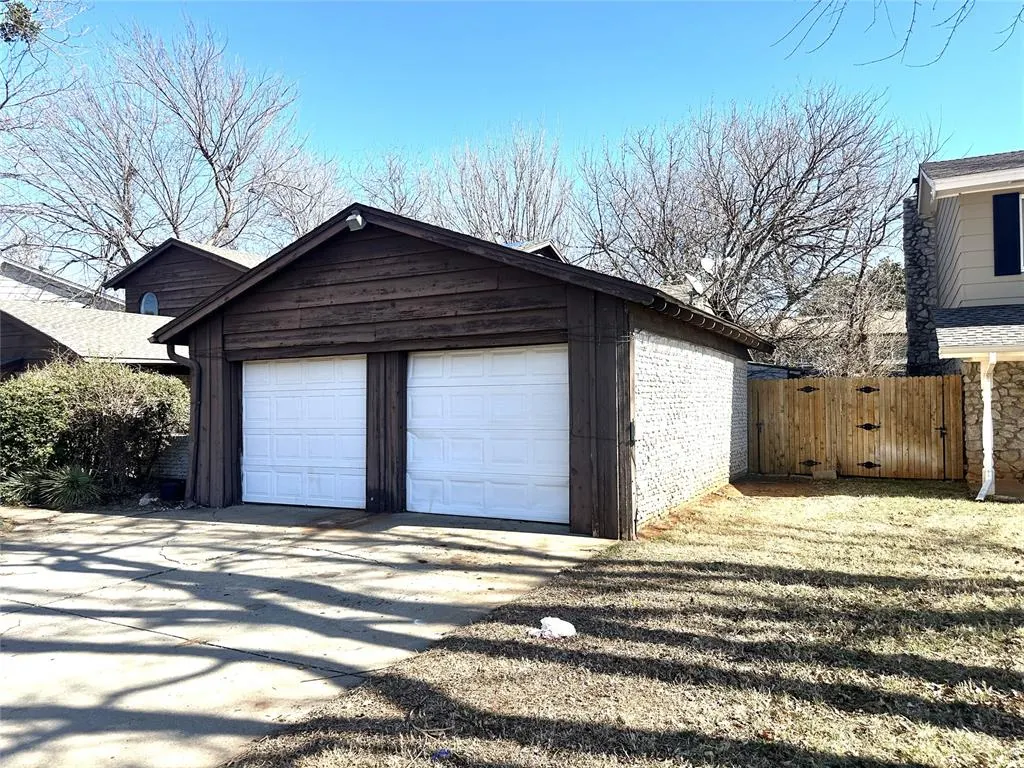Photo 2 — 7212 Lancelot Place, Oklahoma City, OK 73132