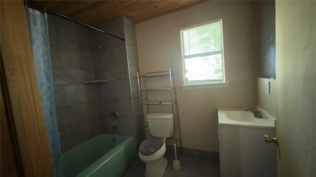 Photo 9 — 103 S Shawnee Avenue, Okemah, OK 74859