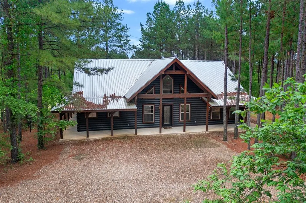 Photo 2 — 521 Lost Creek Trail, Broken Bow, OK 74728