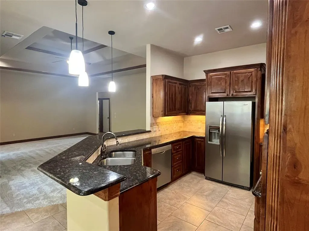 Photo 5 — 3605 Oakridge Circle, Edmond, OK 73034