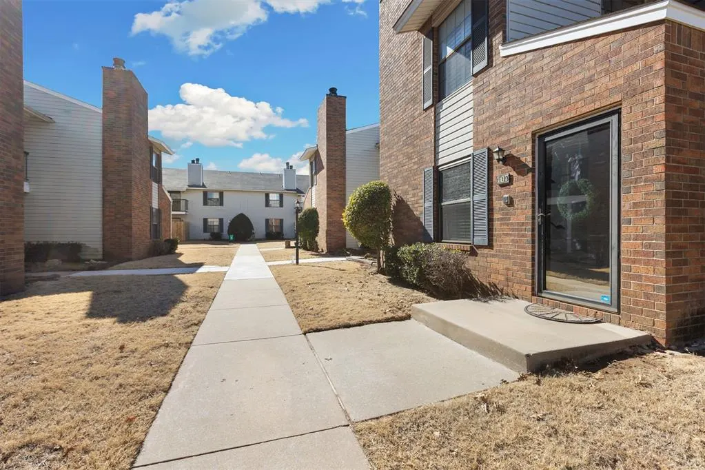 Photo 2 — 3000 Chautauqua Avenue 107, Norman, OK 73072