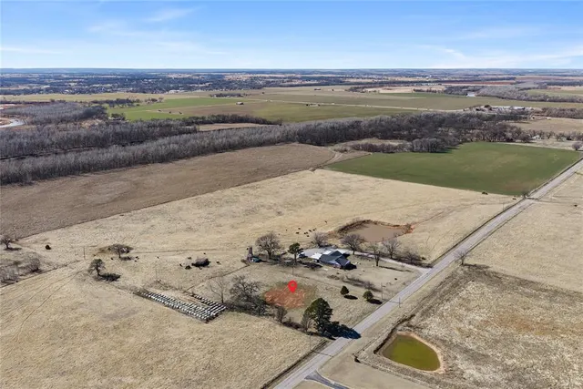 Photo 2 — 25820 E County Road 1500, Maysville, OK 73057