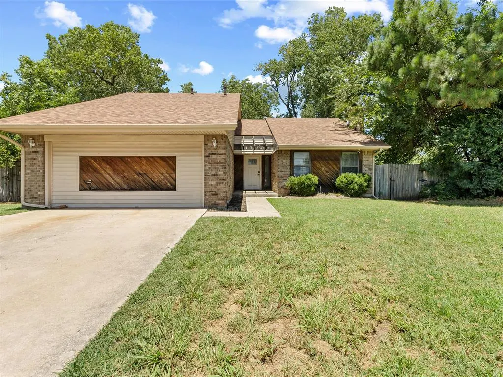 Front exterior — 1717 Crest Circle, Oklahoma City, OK 73130