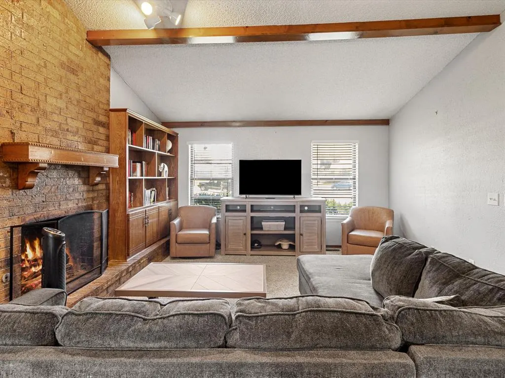 Photo 4 — 1717 Crest Circle, Oklahoma City, OK 73130