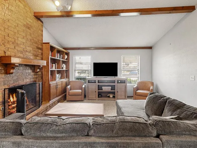 Photo 4 — 1717 Crest Circle, Oklahoma City, OK 73130