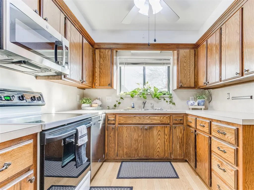 Photo 9 — 9322 S Hudson Avenue, Oklahoma City, OK 73139