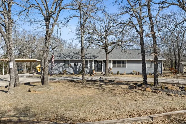 Photo 2 — 161 Chadwick Lane, Ardmore, OK 73401