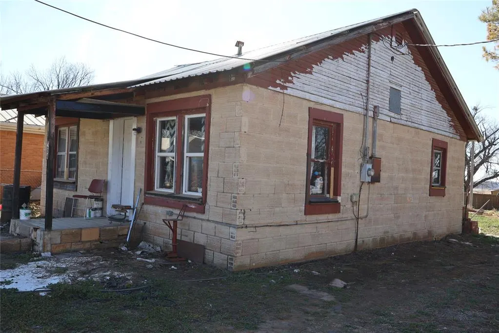 Photo 3 — 204 N Long Avenue, Wynnewood, OK 73098