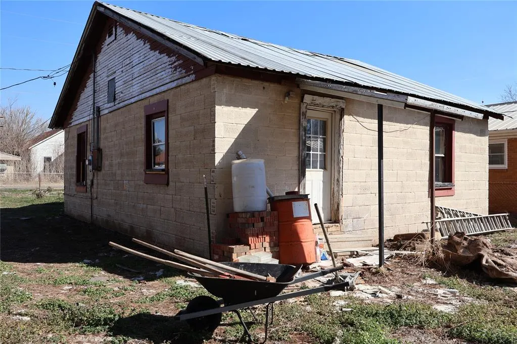 Photo 15 — 204 N Long Avenue, Wynnewood, OK 73098