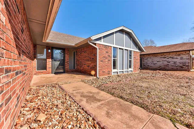 Photo 3 — 1011 W Gemini Road, Edmond, OK 73003