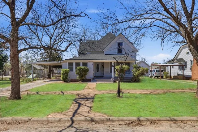 Front exterior — 127 S Randlett Street, Hobart, OK 73651