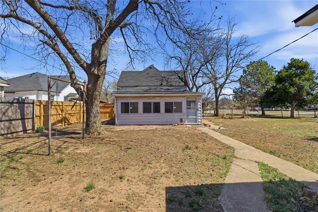 Photo 34 — 127 S Randlett Street, Hobart, OK 73651