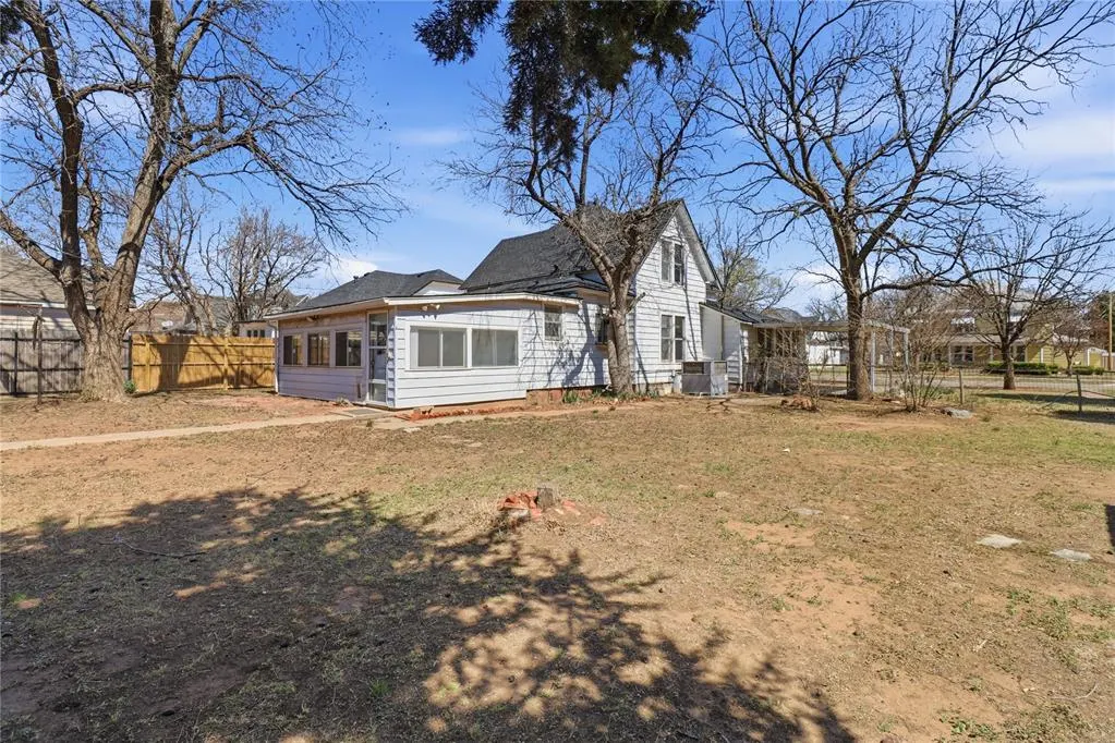 Photo 35 — 127 S Randlett Street, Hobart, OK 73651