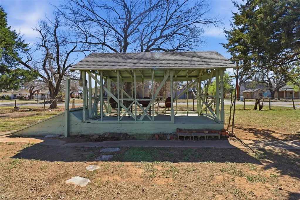 Photo 36 — 127 S Randlett Street, Hobart, OK 73651