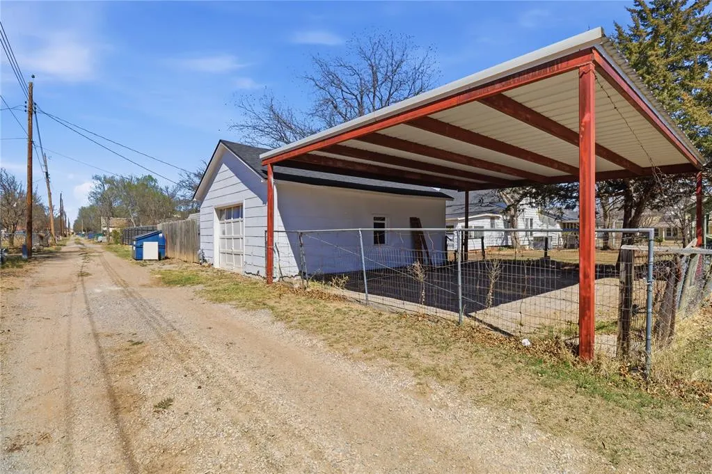 Photo 37 — 127 S Randlett Street, Hobart, OK 73651