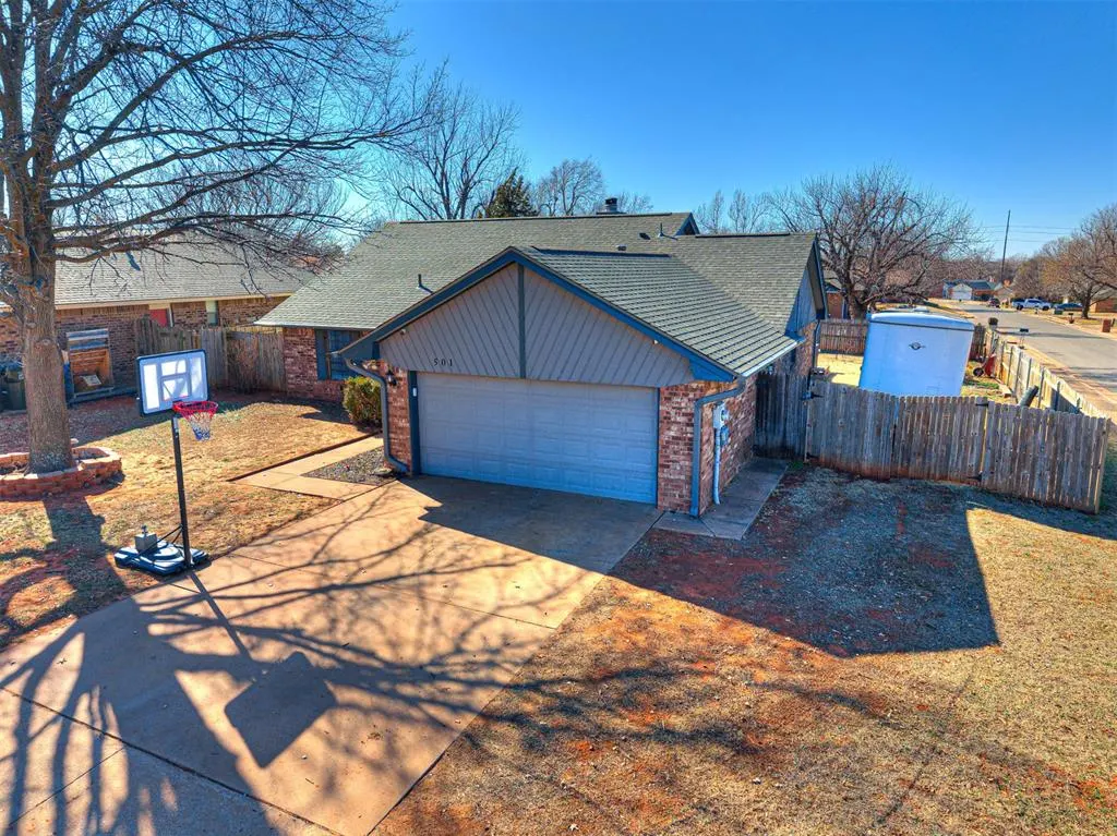 Photo 4 — 501 Gray Fox Run, Edmond, OK 73003