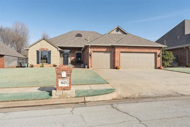 Front exterior — 1625 Deer Park Drive, Edmond, OK 73003