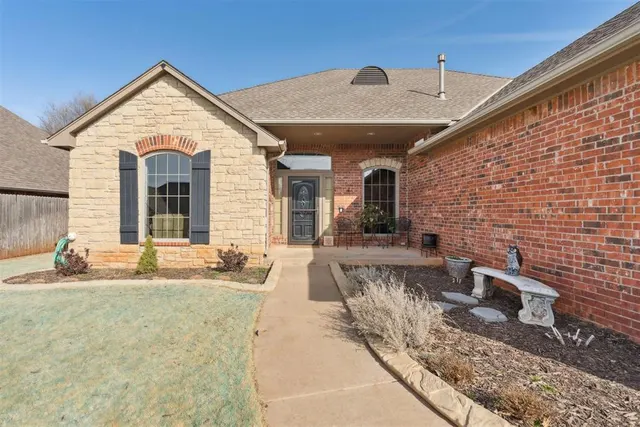 Photo 3 — 1625 Deer Park Drive, Edmond, OK 73003