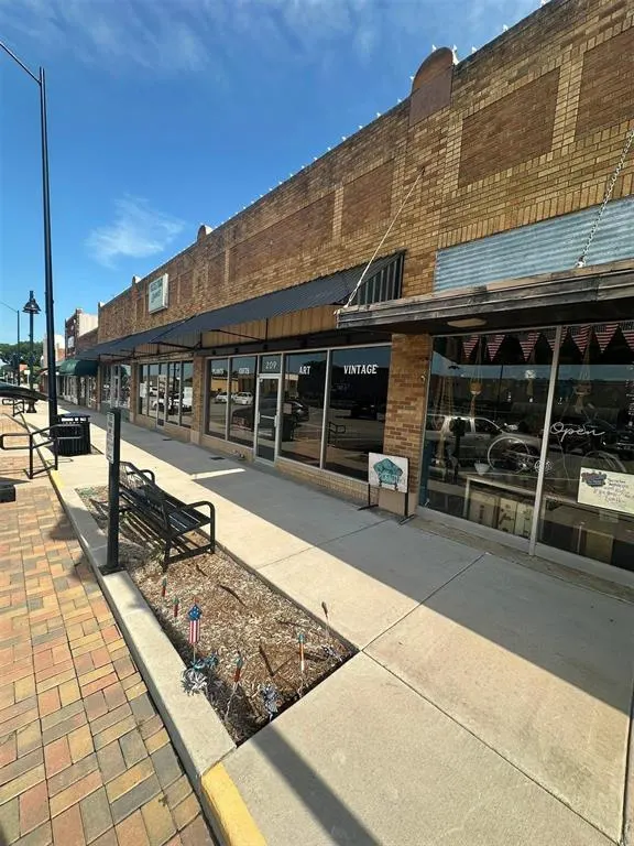 Front exterior — 205 W Main Street, Purcell, OK 73080