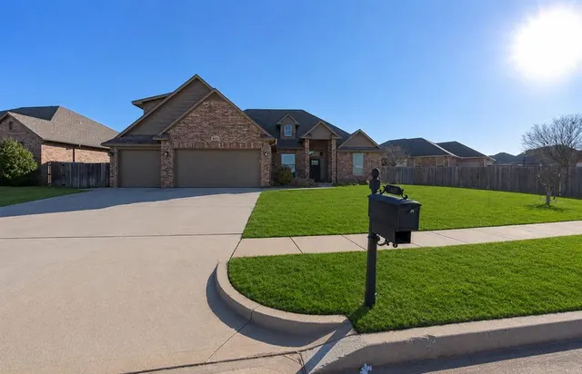 Photo 3 — 3013 Terrace Park Trail, Norman, OK 73069