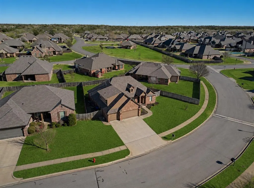 Photo 4 — 3013 Terrace Park Trail, Norman, OK 73069