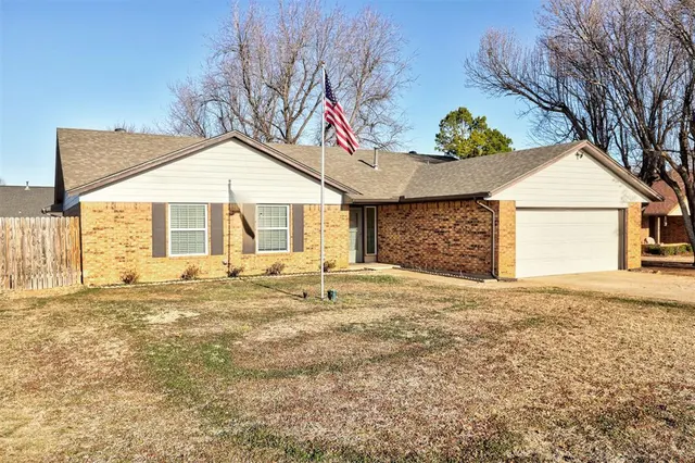 Photo 4 — 145 Pawnee Place, Yukon, OK 73099