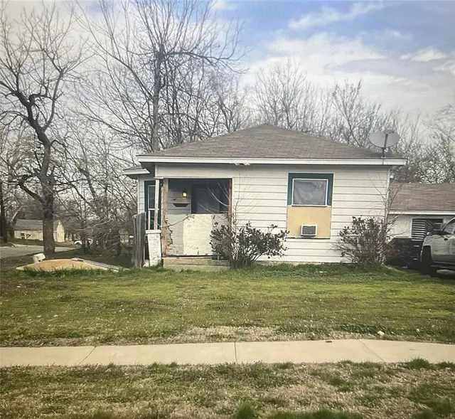 Front exterior — 1945 SW 10th Street, Oklahoma City, OK 73108