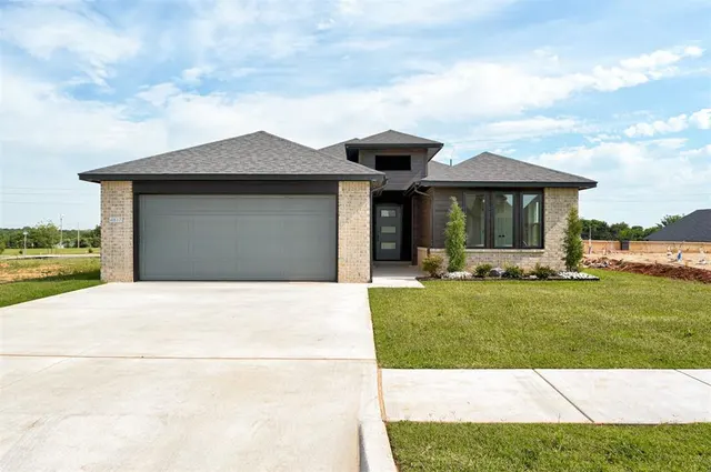 Front exterior — 4817 Sand Lily Lane, Edmond, OK 73034