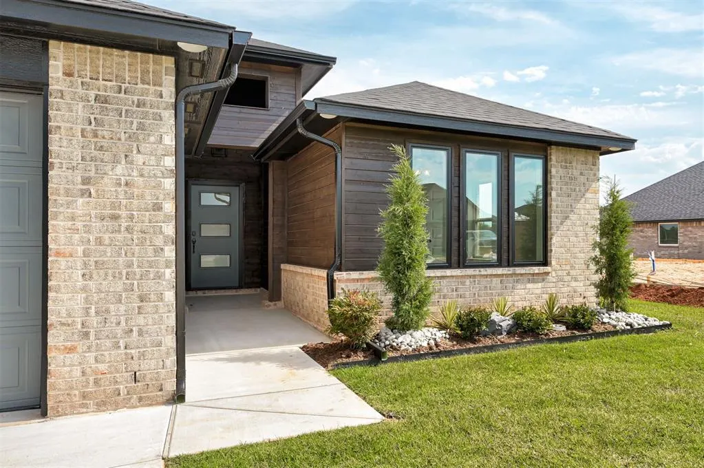 Photo 2 — 4817 Sand Lily Lane, Edmond, OK 73034