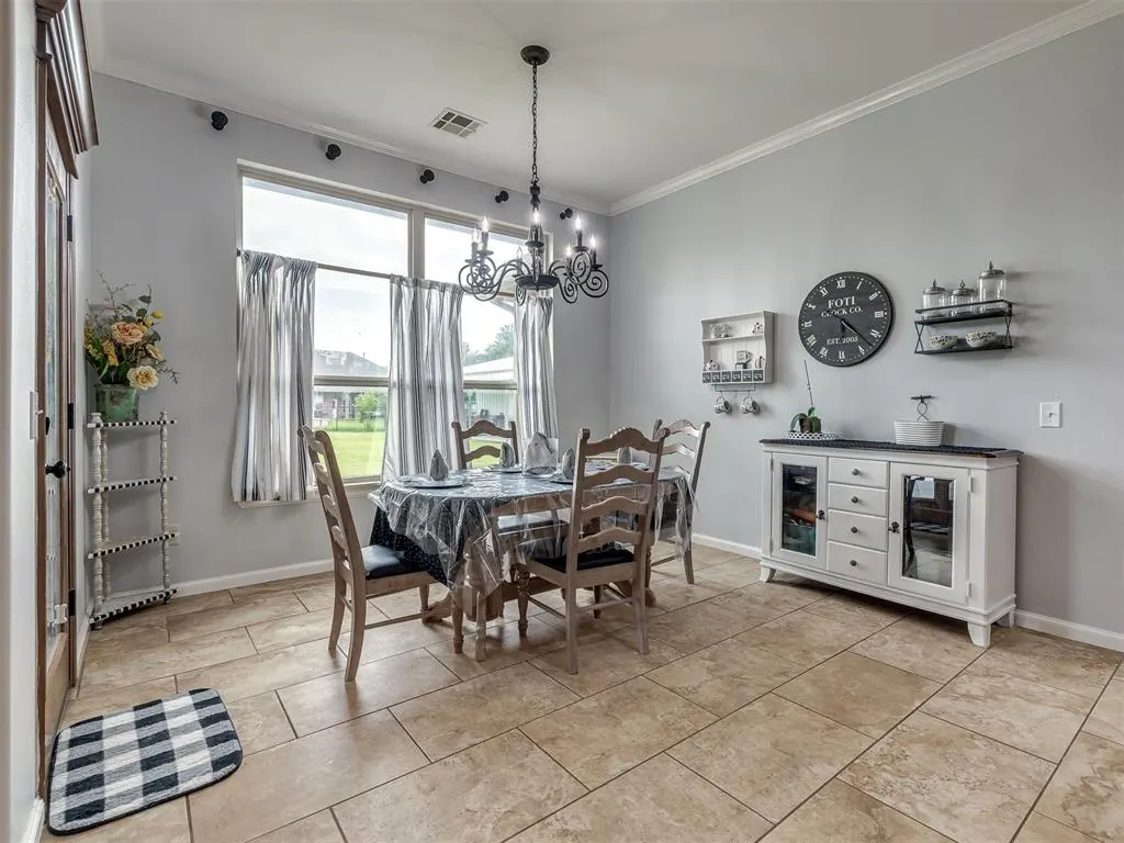 Photo 9 — 4624 Crestmere Lane, Edmond, OK 73025