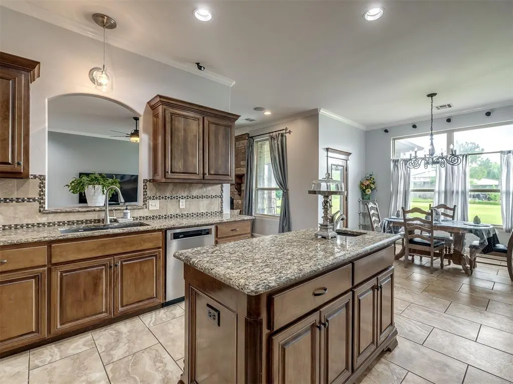 Photo 13 — 4624 Crestmere Lane, Edmond, OK 73025