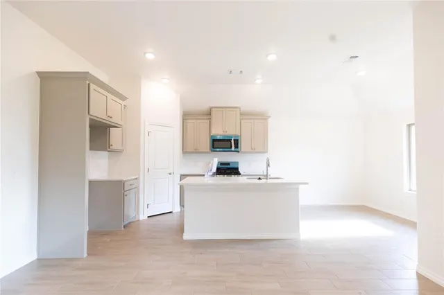 Photo 3 — 8708 Poppey Place, Yukon, OK 73099